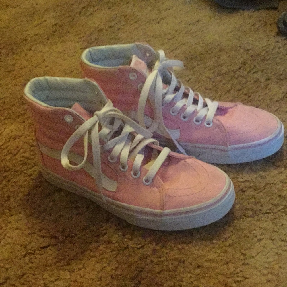 Pink ski8 vans worn a hand full of times